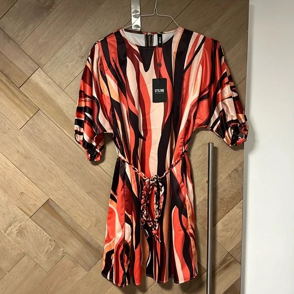 Multi-coloured dress - Picture 1 of 10